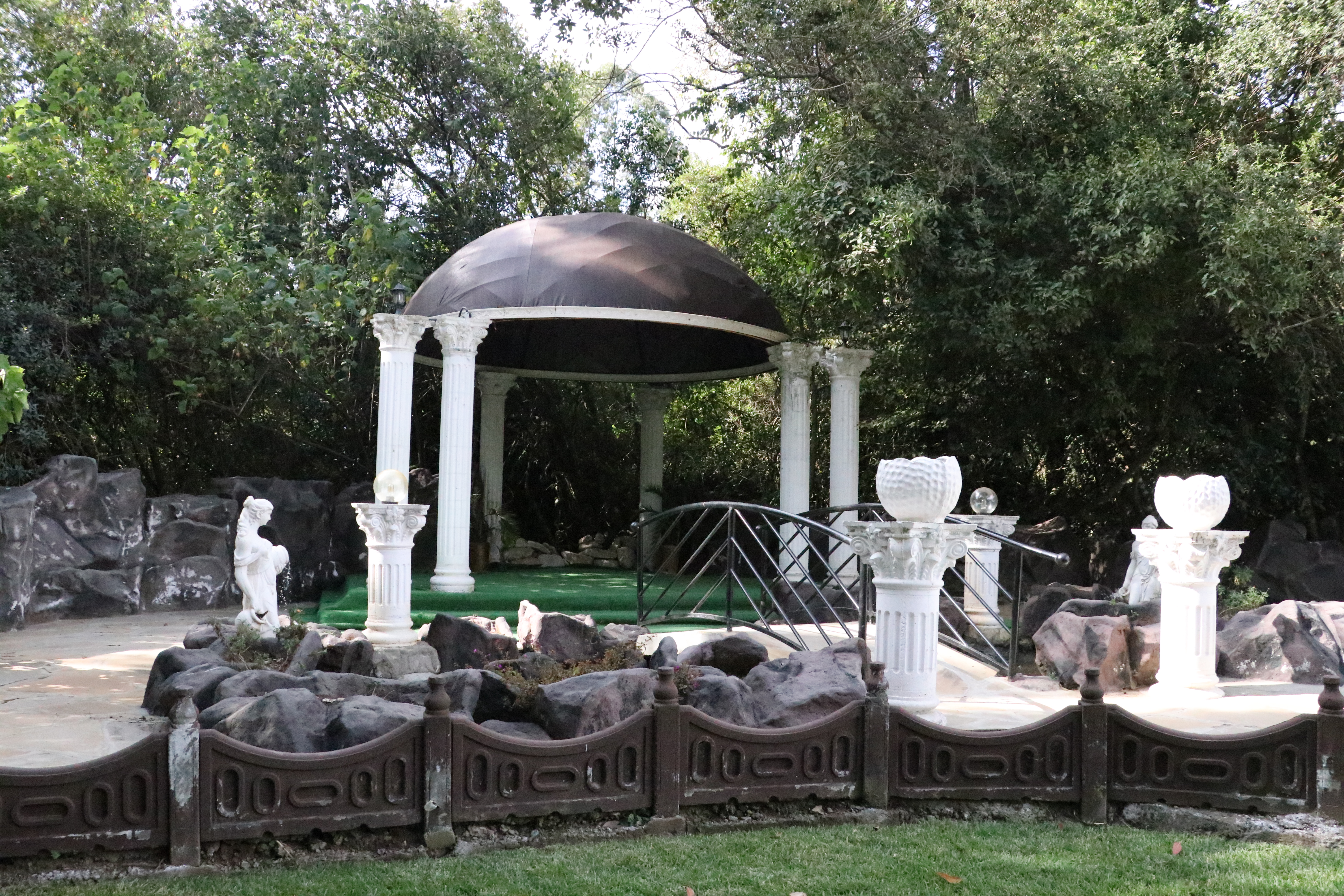 Garden Wedding Setup at Brooks Lodge